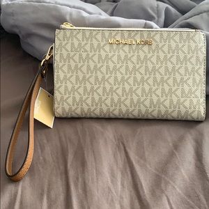 Michael Kors jet set travel double zip wristlet